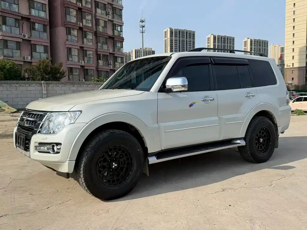 Mitsubishi Pajero (Import) — фото 2
