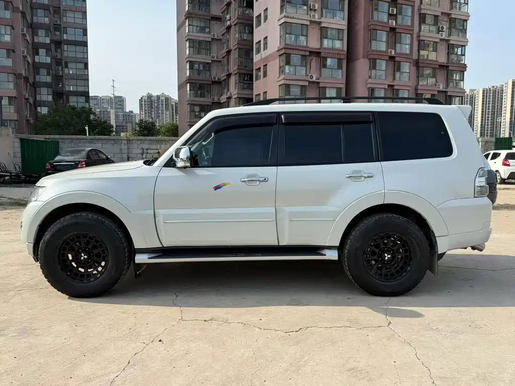 Mitsubishi Pajero (Import) — фото 3