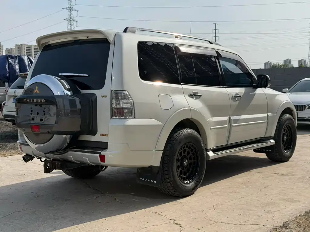 Mitsubishi Pajero (Import) — фото 5