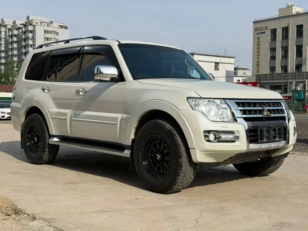 Mitsubishi Pajero (Import) — фото 6