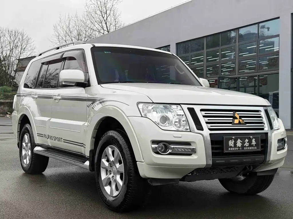 Mitsubishi Pajero (Import) — фото 3