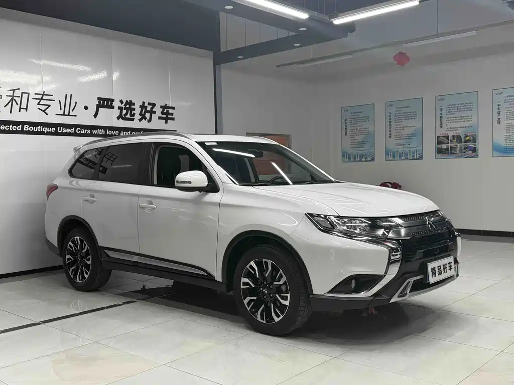 Mitsubishi Outlander — фото 3