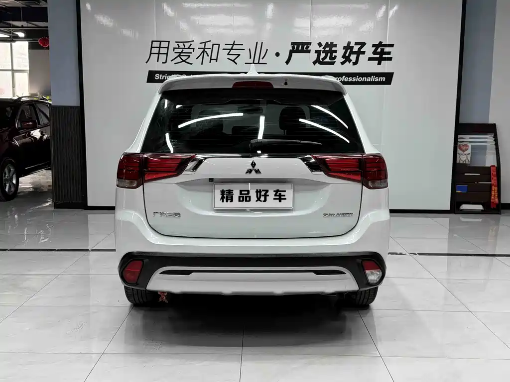 Mitsubishi Outlander — фото 4