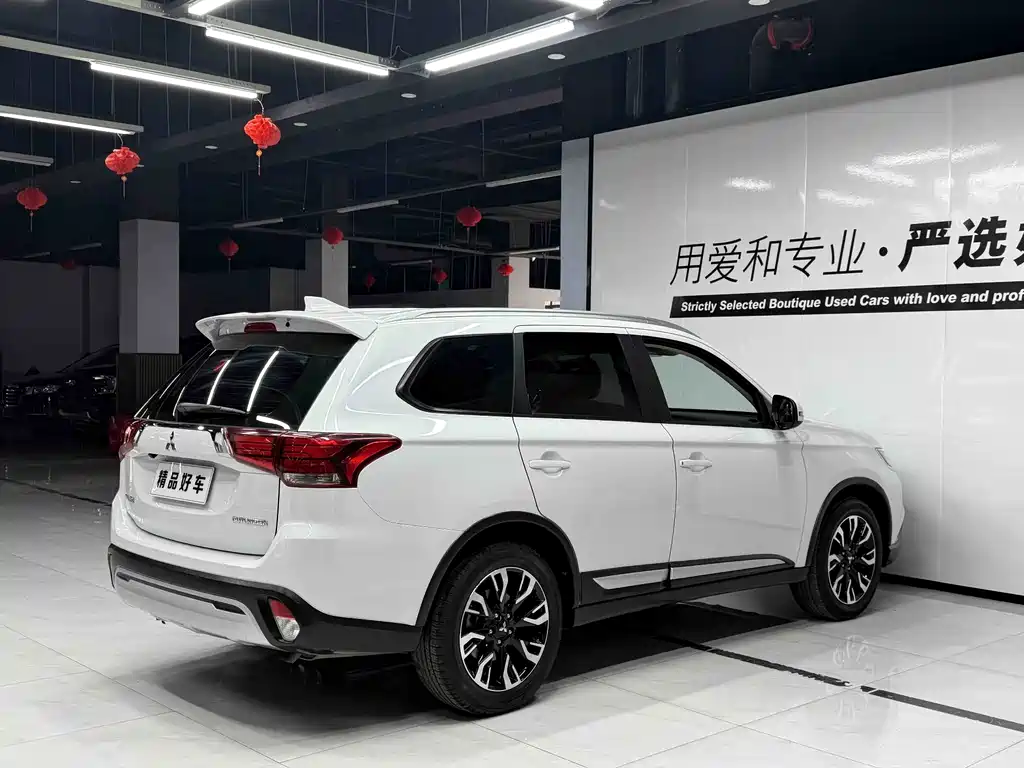 Mitsubishi Outlander — фото 5