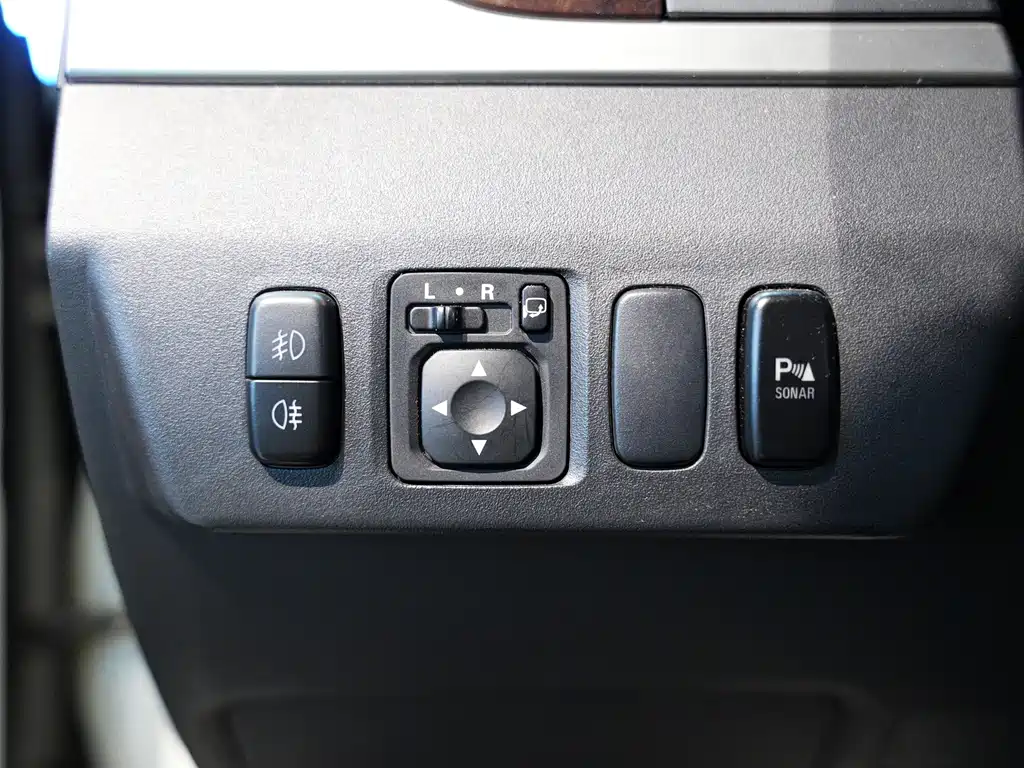 Mitsubishi Pajero (Import) — фото 11