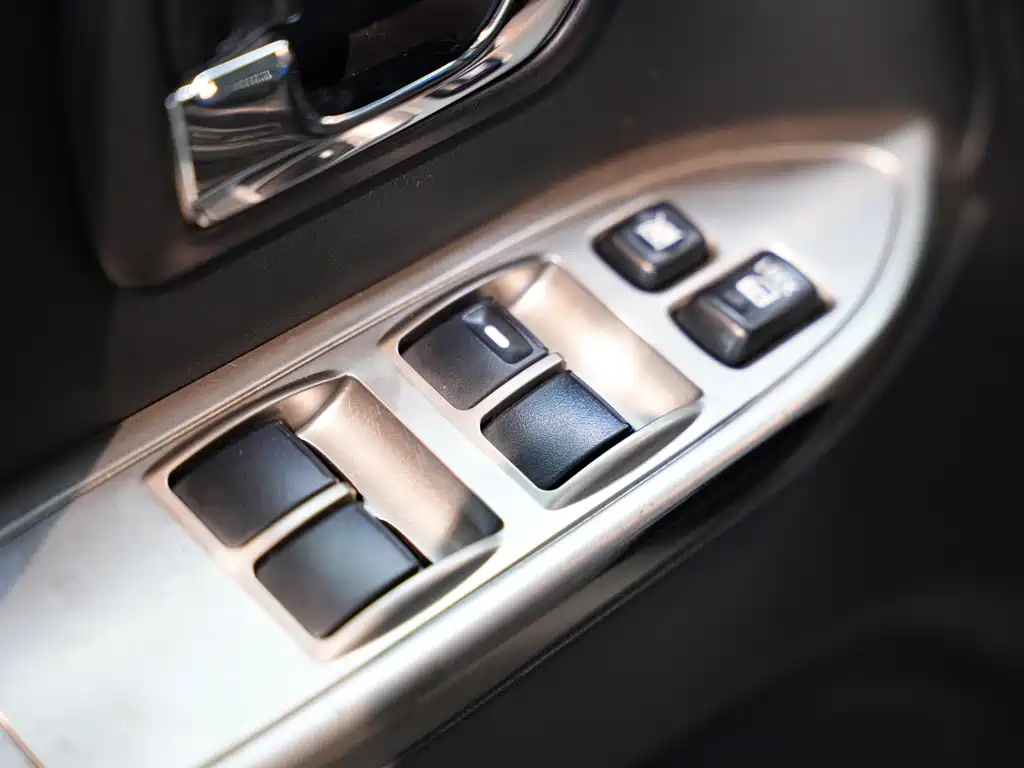 Mitsubishi Pajero (Import) — фото 13