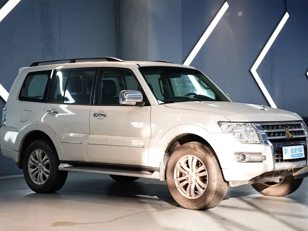 Mitsubishi Pajero (Import) — фото 3