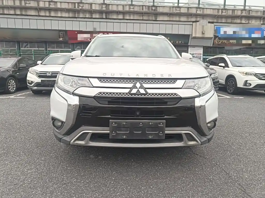 Mitsubishi Outlander — фото 3