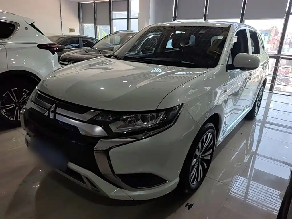 Mitsubishi Outlander — фото 2