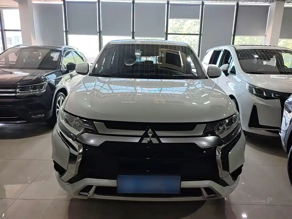 Mitsubishi Outlander — фото 3