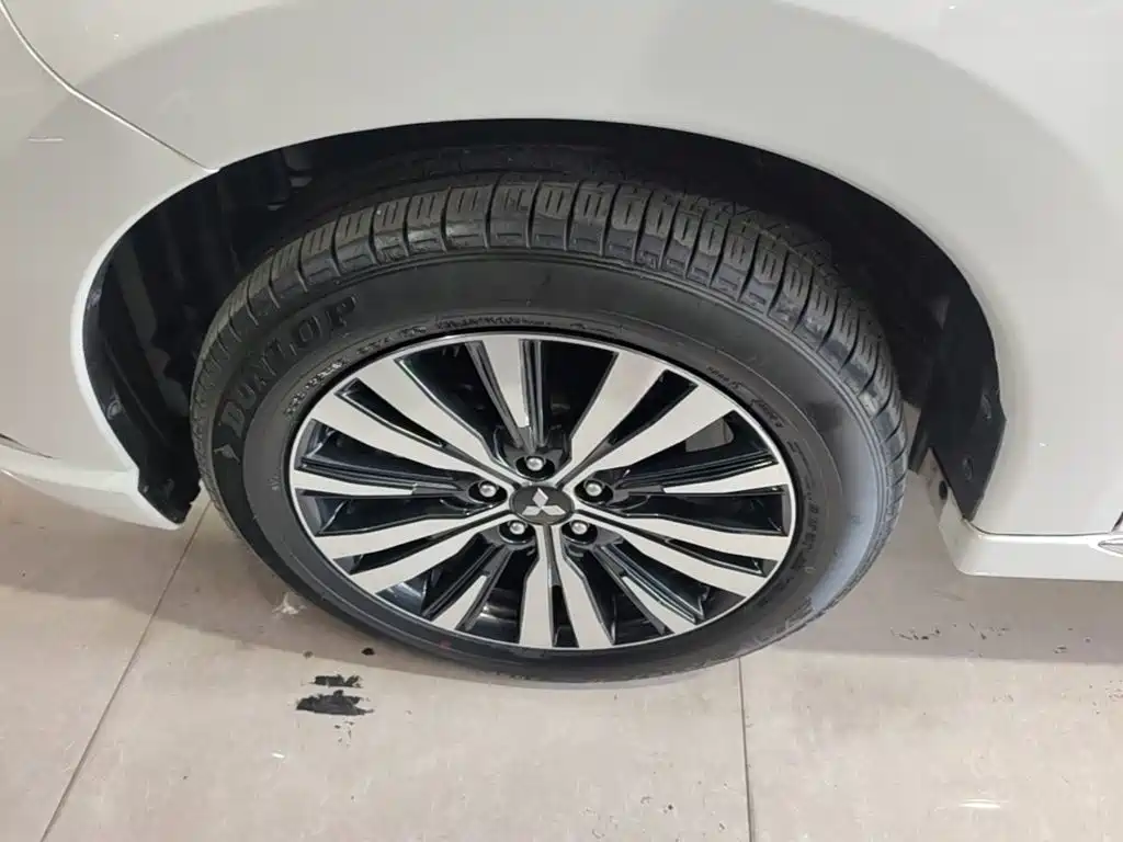 Mitsubishi Outlander — фото 23
