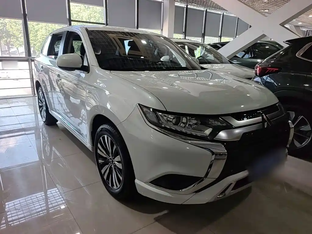 Mitsubishi Outlander — фото 4