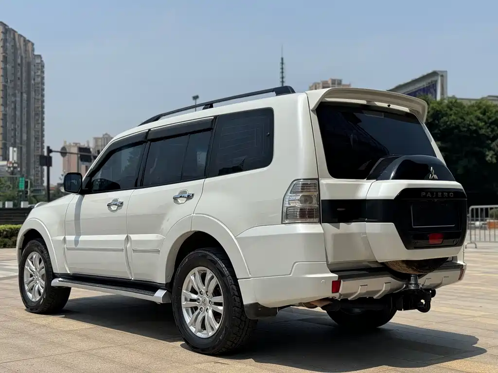 Mitsubishi Pajero (Import) — фото 4