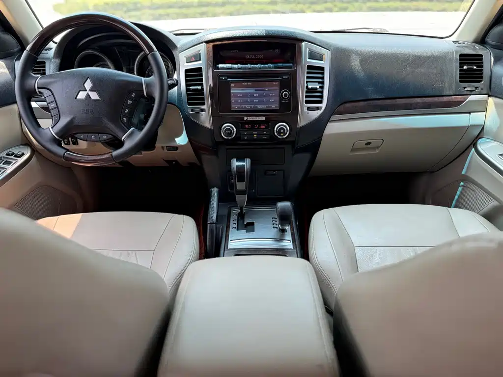Mitsubishi Pajero (Import) — фото 7