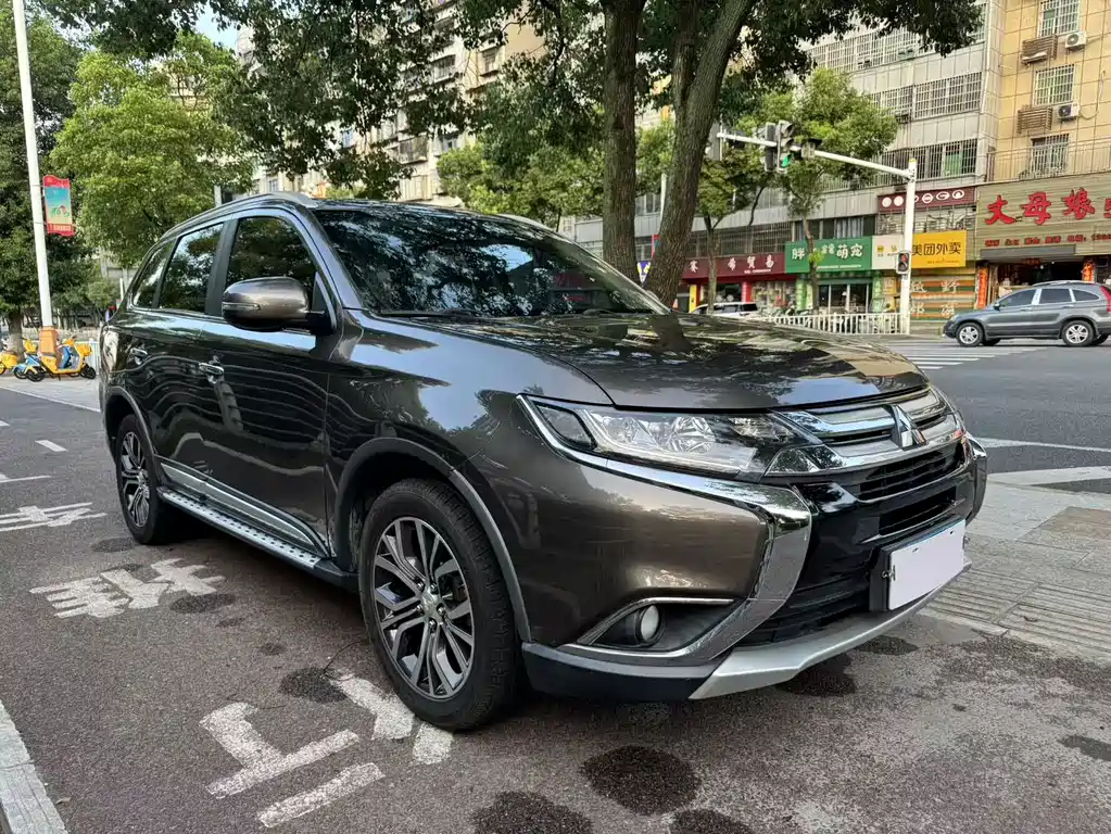 Mitsubishi Outlander — фото 3