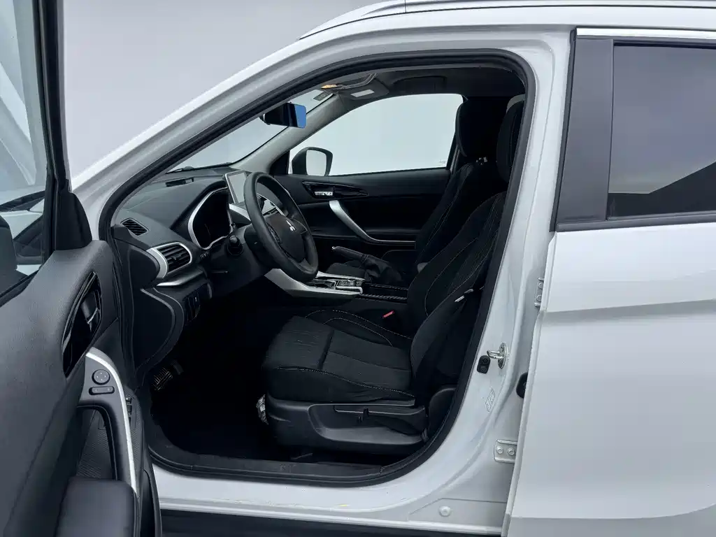 Mitsubishi Eclipse Cross — фото 4
