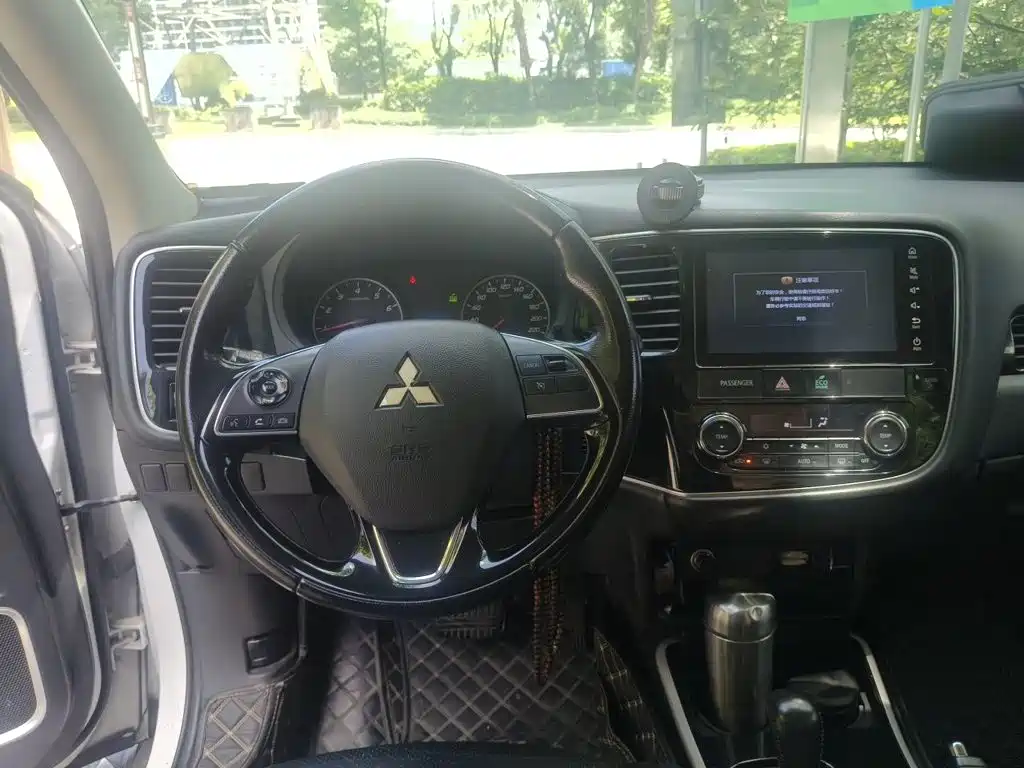 Mitsubishi Outlander — фото 3