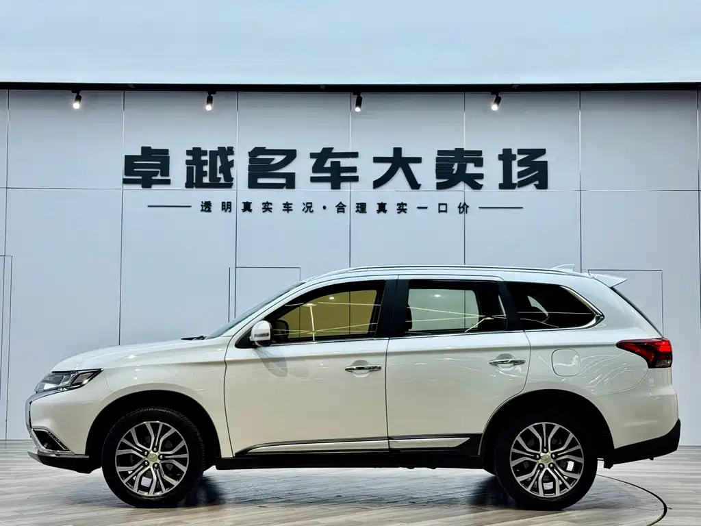 Mitsubishi Outlander — фото 4