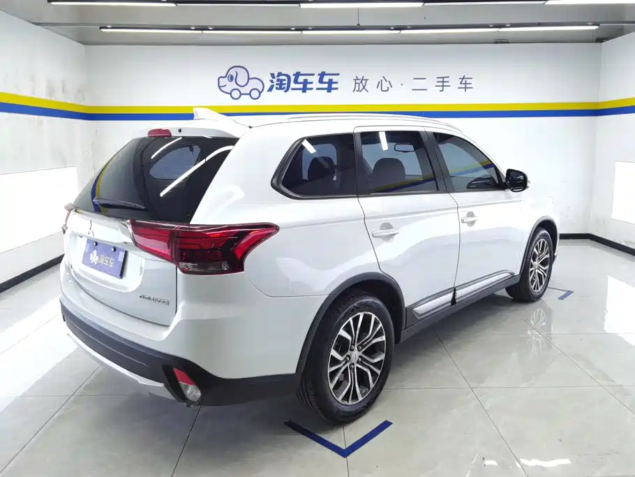 Mitsubishi Outlander — фото 3
