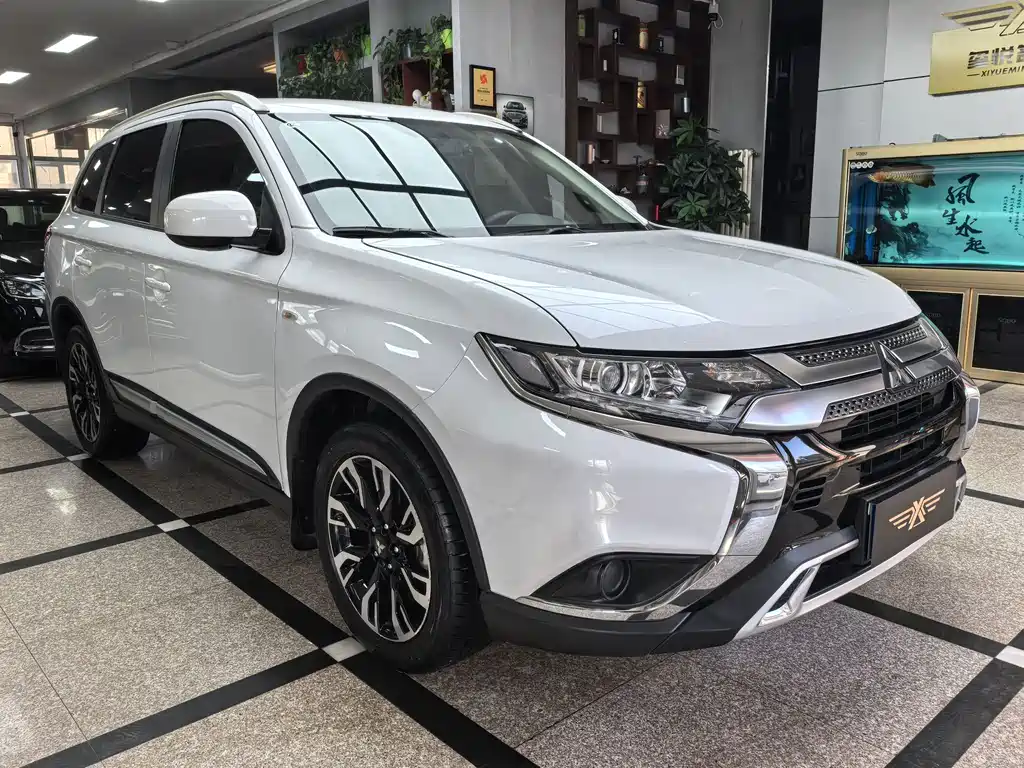 Mitsubishi Outlander — фото 3