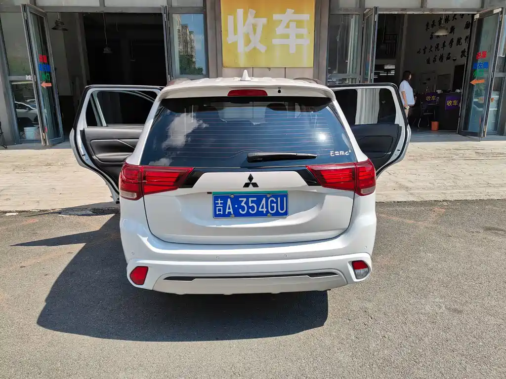 Mitsubishi Outlander — фото 3