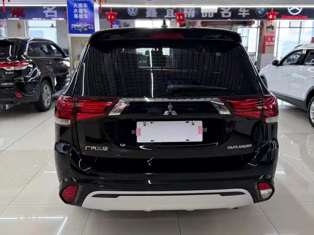 Mitsubishi Outlander — фото 8
