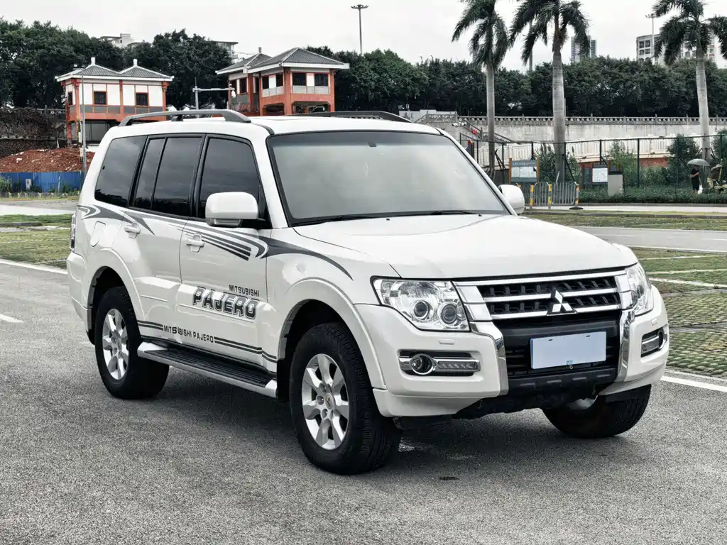 Mitsubishi Pajero (Import) — фото 3