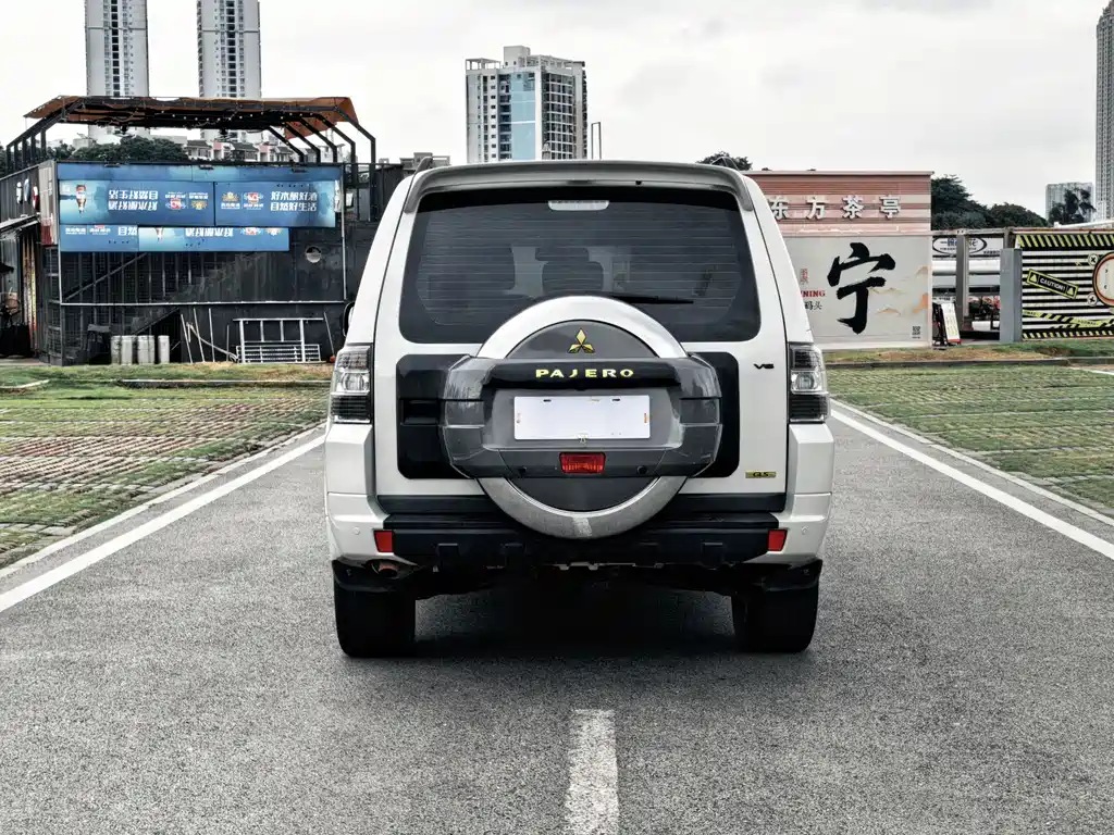 Mitsubishi Pajero (Import) — фото 6