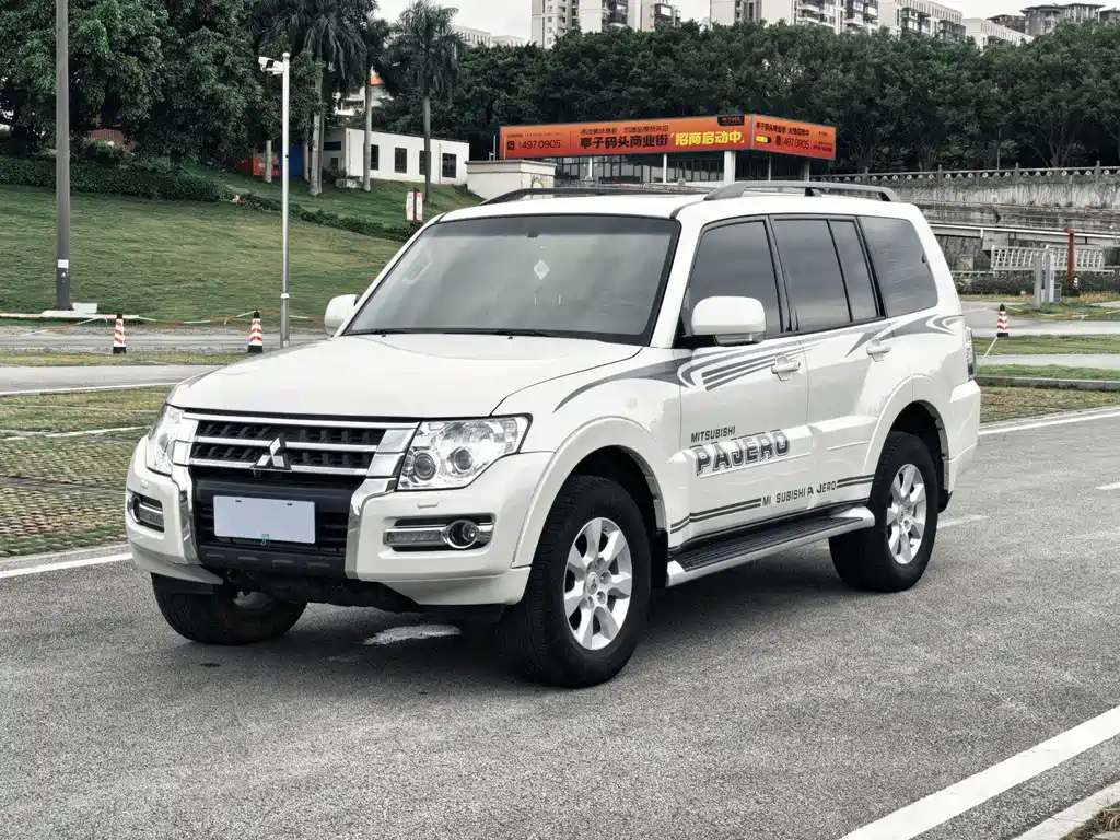 Mitsubishi Pajero (Import)