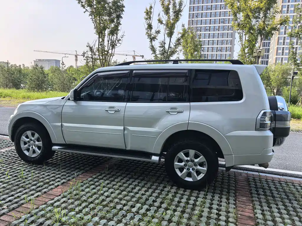 Mitsubishi Pajero (Import) — фото 8