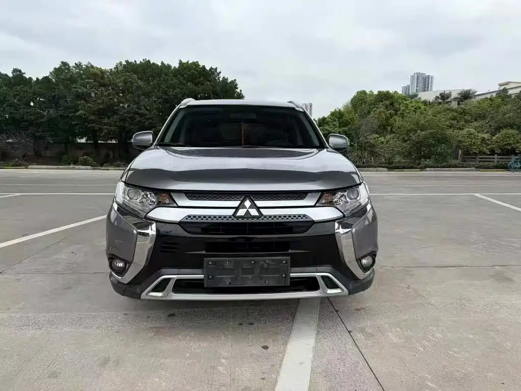 Mitsubishi Outlander — фото 9