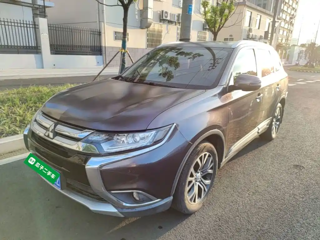 Mitsubishi Outlander — фото 2