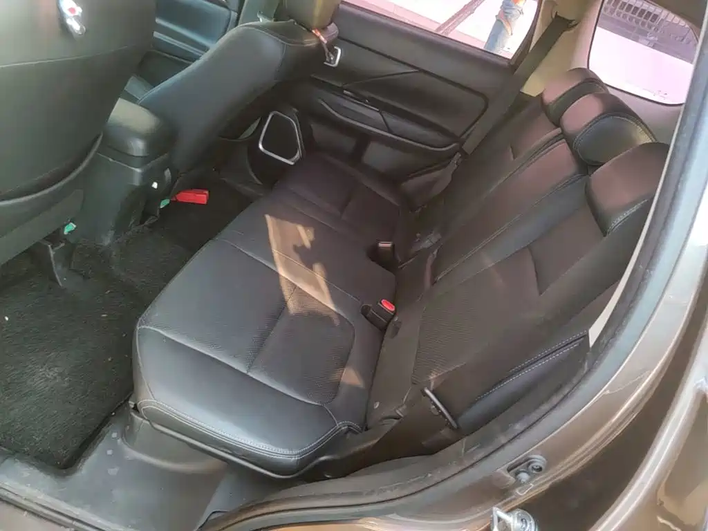 Mitsubishi Outlander — фото 17