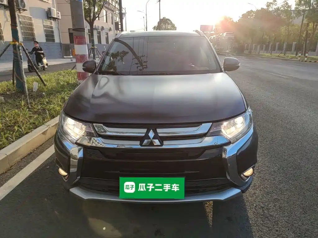 Mitsubishi Outlander — фото 3