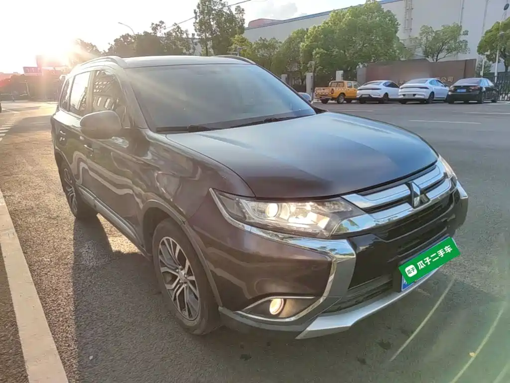 Mitsubishi Outlander — фото 4