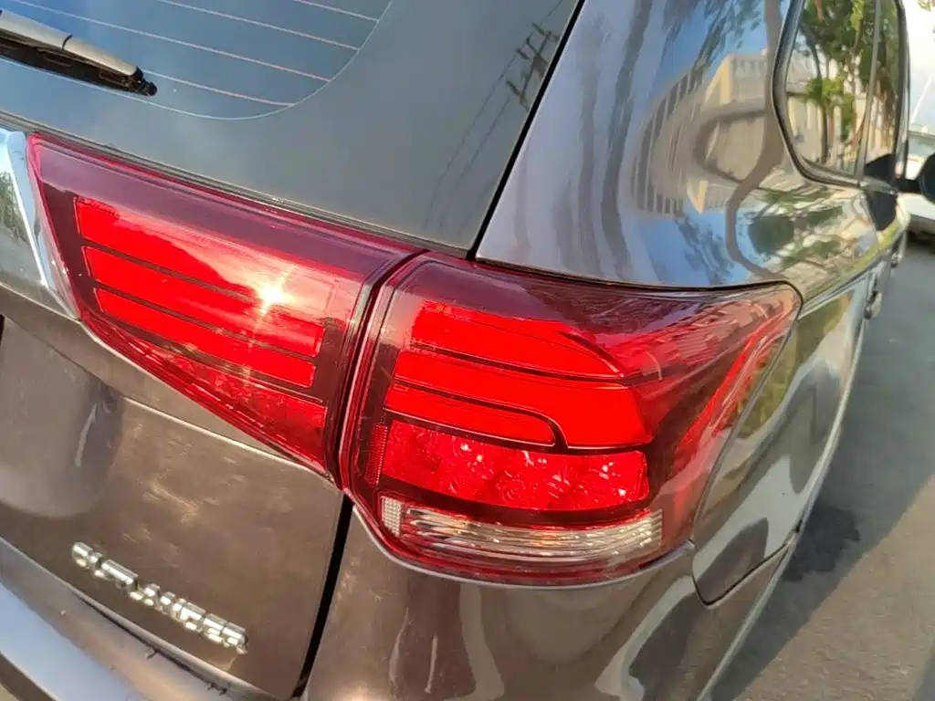 Mitsubishi Outlander — фото 8
