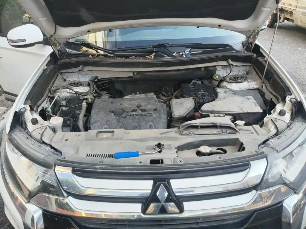 Mitsubishi Outlander — фото 11