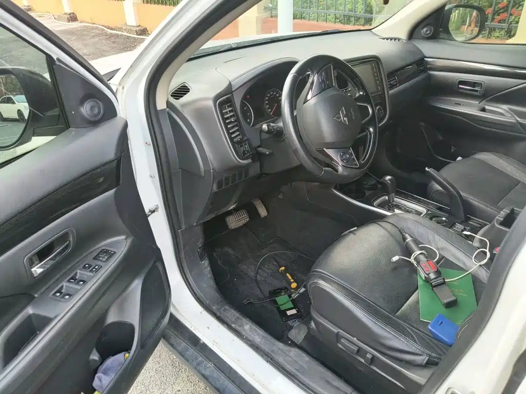 Mitsubishi Outlander — фото 14