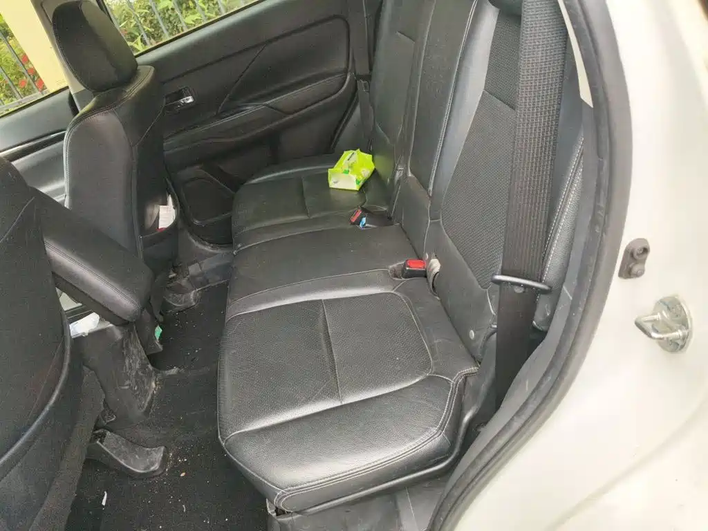 Mitsubishi Outlander — фото 15