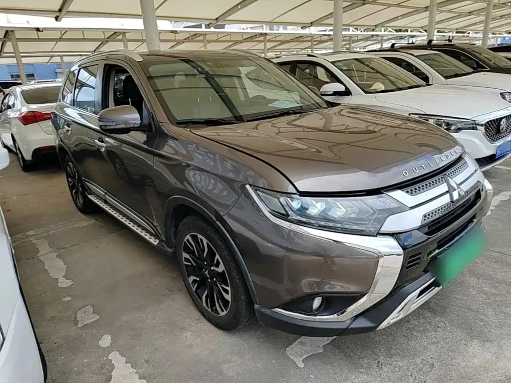 Mitsubishi Outlander — фото 4