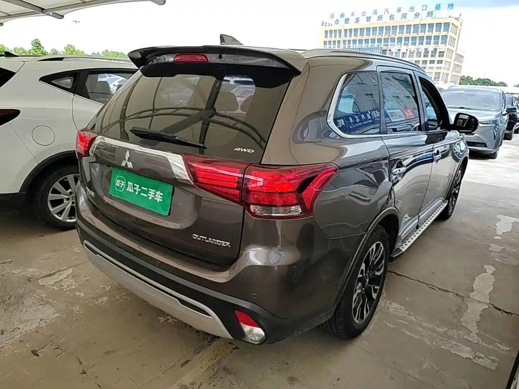 Mitsubishi Outlander — фото 7