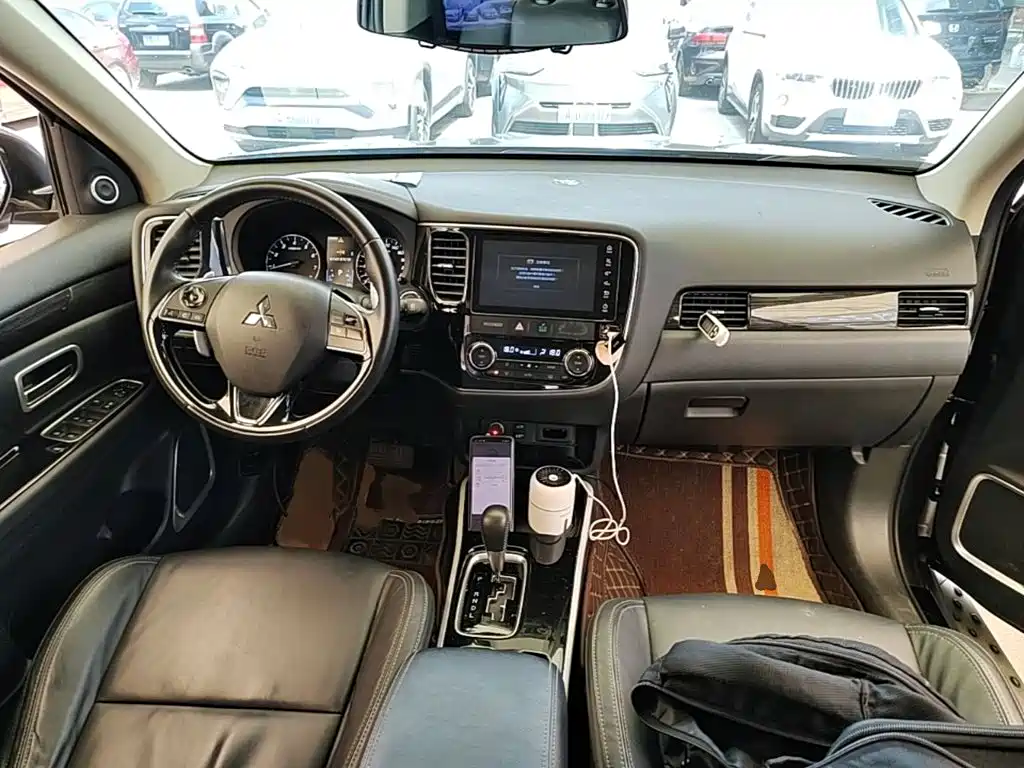Mitsubishi Outlander — фото 10