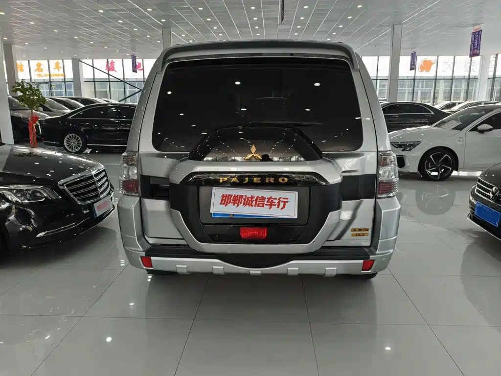 Mitsubishi Pajero (Import) — фото 5