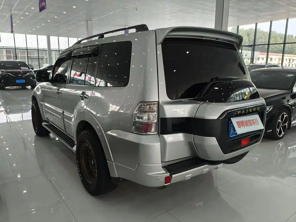 Mitsubishi Pajero (Import) — фото 6