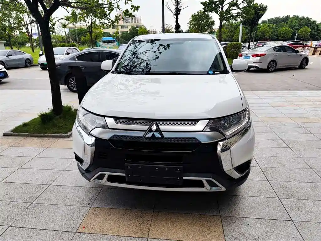 Mitsubishi Outlander — фото 3