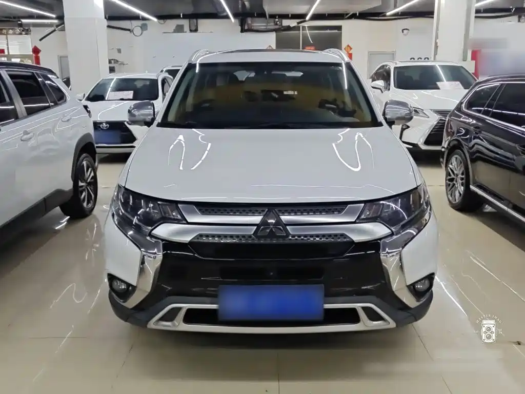 Mitsubishi Outlander — фото 3