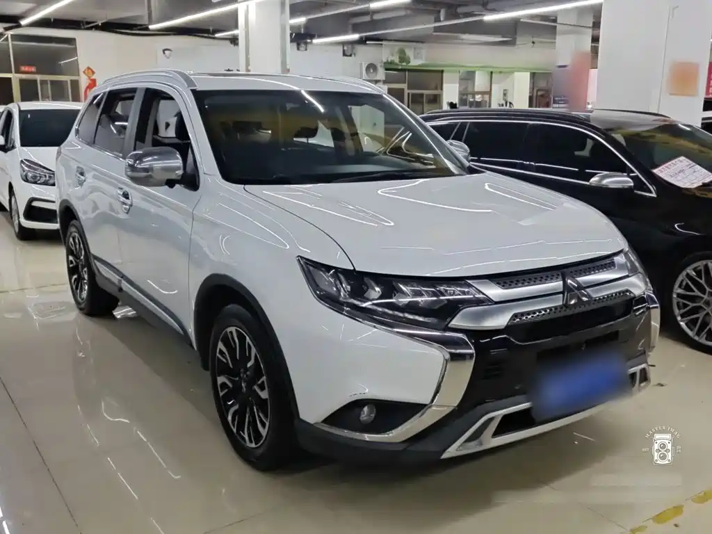 Mitsubishi Outlander — фото 4