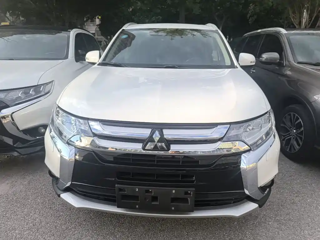 Mitsubishi Outlander — фото 3
