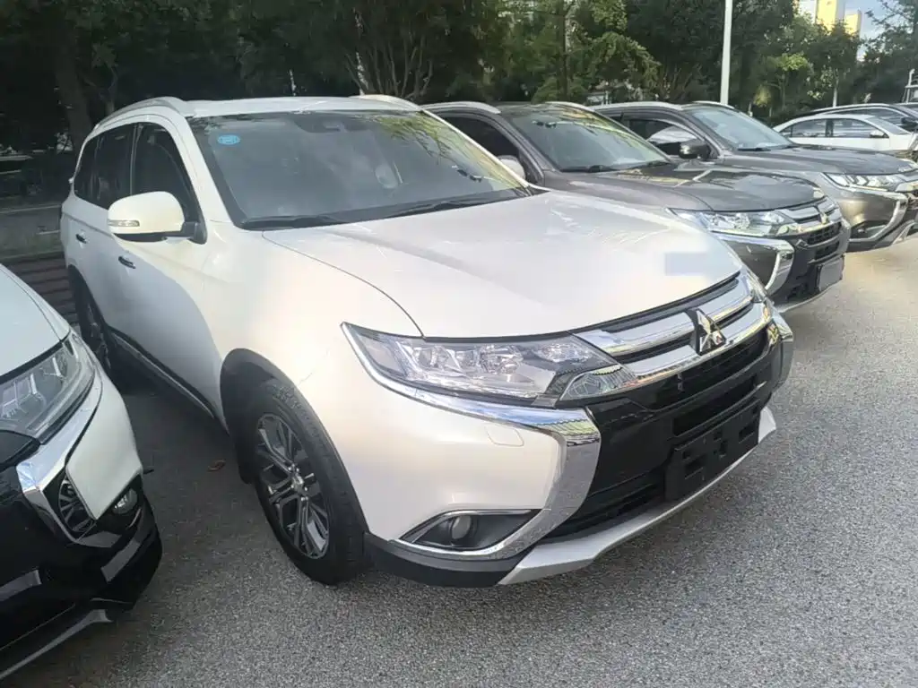 Mitsubishi Outlander — фото 4
