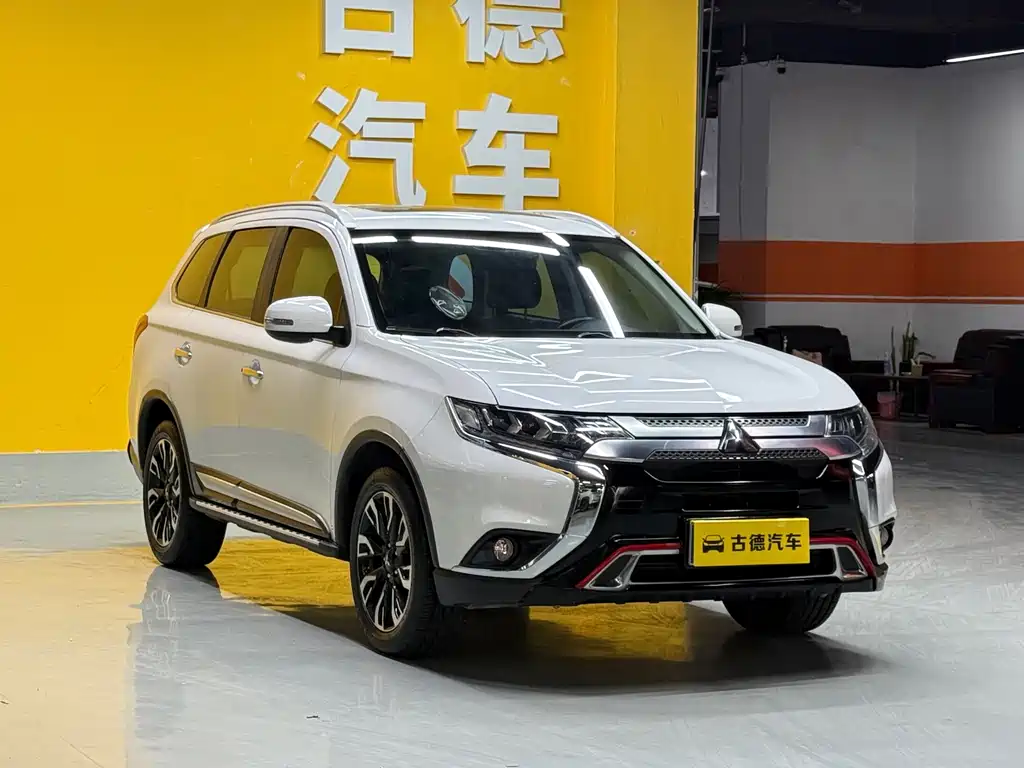 Mitsubishi Outlander — фото 3